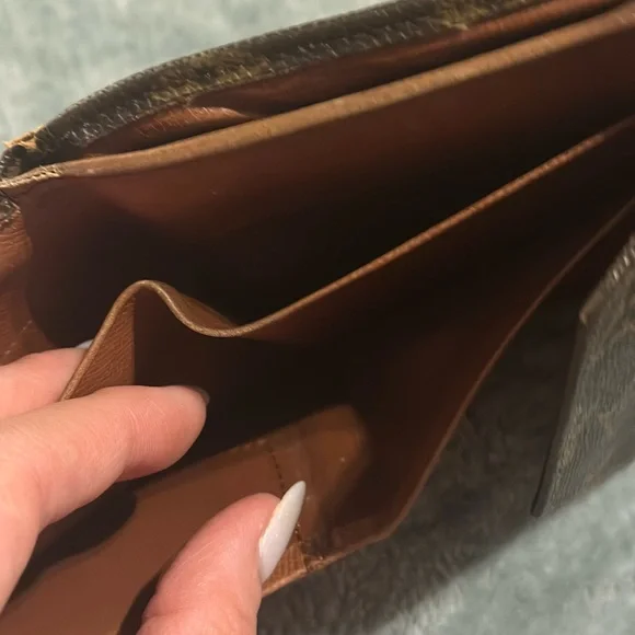 Louis Vuitton Vintage Monogram Coated Canvas Elise Compact Wallet - Picture 5 of 13